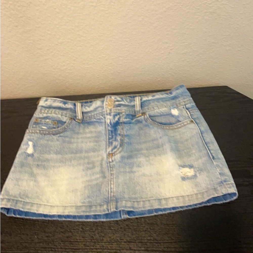 Like New! American Eagle jean/denim mini skirt size 4